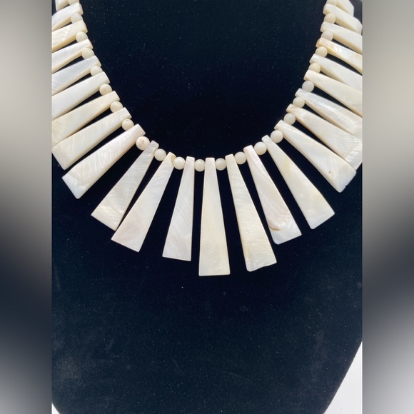 White Mother of Pearl Natural Shell Art Deco Statement Necklace - Picture 4 of 8